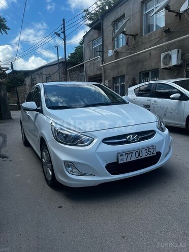 Hyundai Accent-2