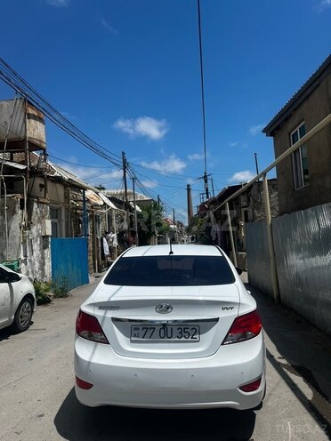 Hyundai Accent-3
