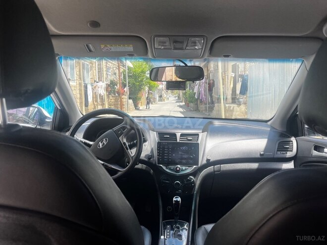 Hyundai Accent-7