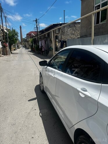 Hyundai Accent-4