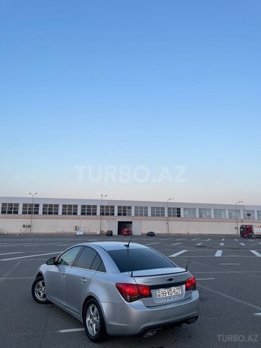 Chevrolet Cruze-13