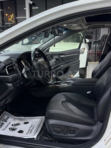 Toyota Camry-15