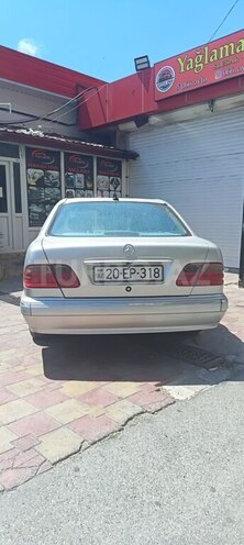 Mercedes E 270-6