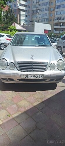 Mercedes E 270-1