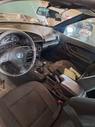 BMW 318-9