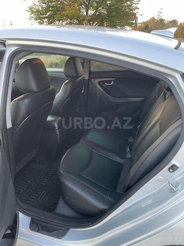 Hyundai Elantra-9