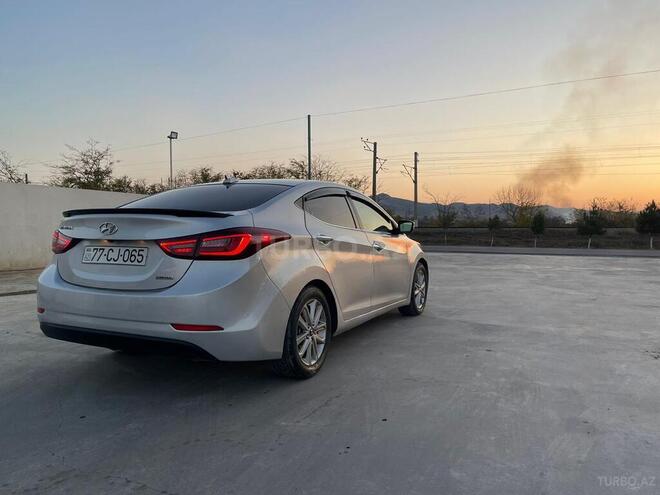 Hyundai Elantra-3