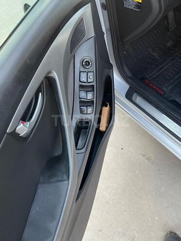 Hyundai Elantra-8