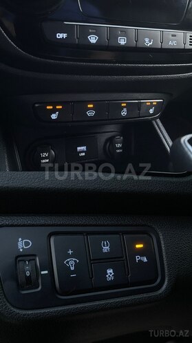 Hyundai Accent-17