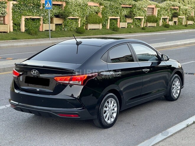 Hyundai Accent-9