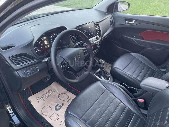 Hyundai Accent-12