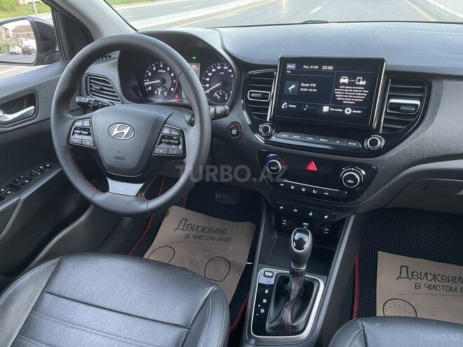 Hyundai Accent-14