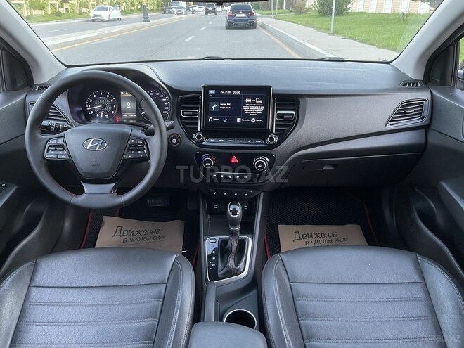 Hyundai Accent-11