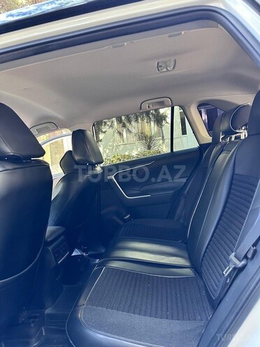 Toyota RAV4-8