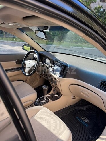 Hyundai Accent-8
