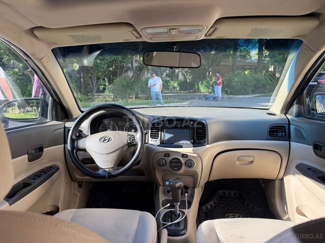 Hyundai Accent-7