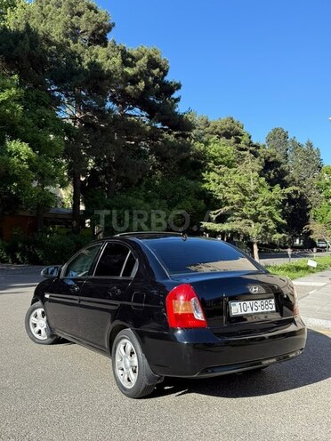 Hyundai Accent-2