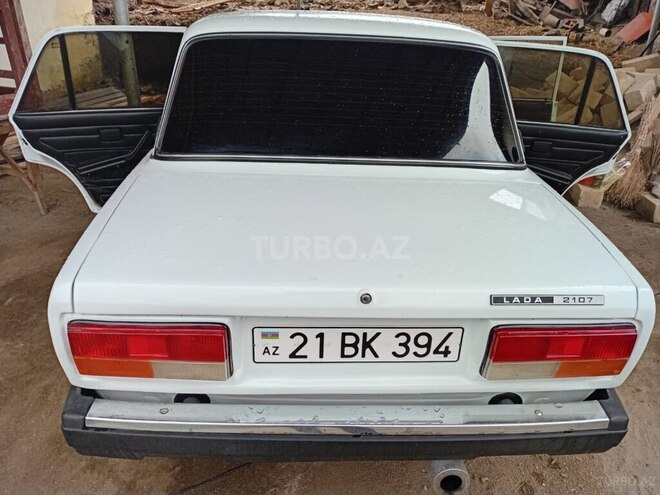 LADA (VAZ) 2107-2