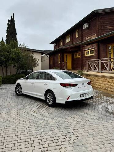 Hyundai Sonata-4