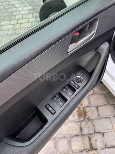 Hyundai Sonata-9