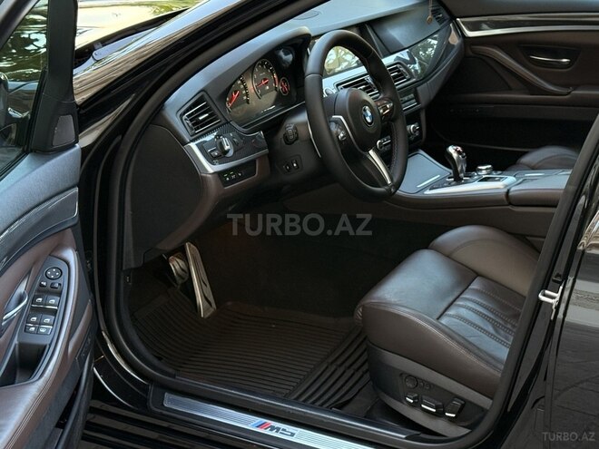 BMW M5-12