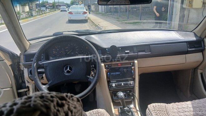 Mercedes 200 D-7