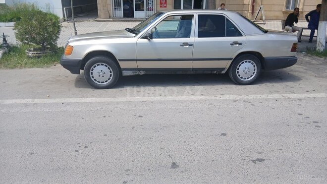 Mercedes 200 D-3