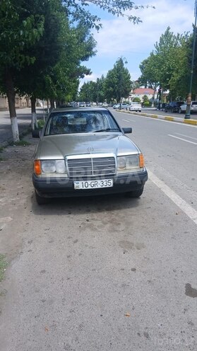Mercedes 200 D-1