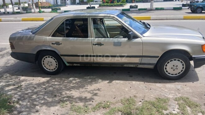 Mercedes 200 D-4