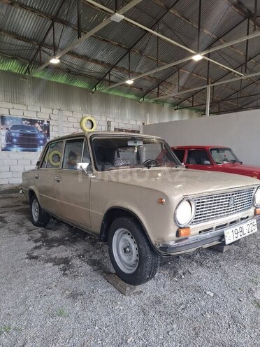 LADA (VAZ) 21011-2