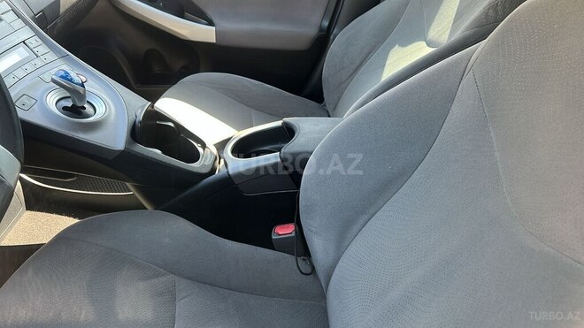 Toyota Prius-8