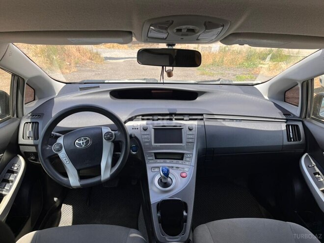 Toyota Prius-7