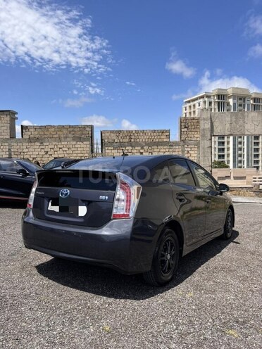 Toyota Prius-5