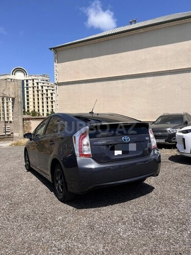 Toyota Prius-6