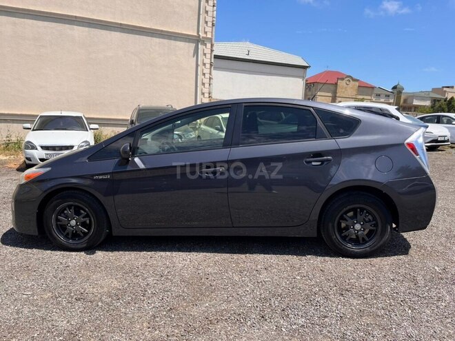 Toyota Prius-11
