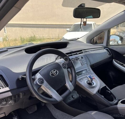 Toyota Prius-9
