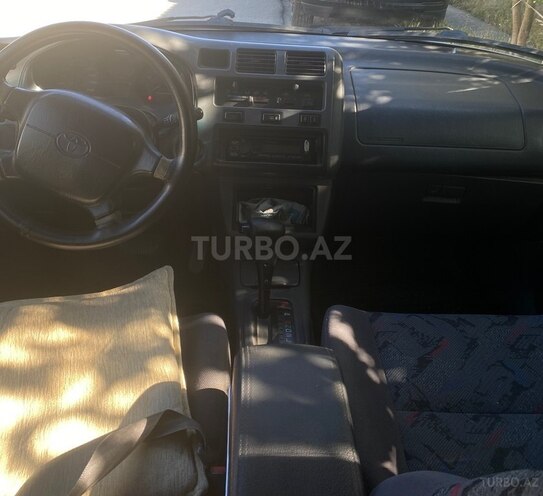 Toyota RAV4-8