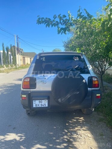 Toyota RAV4-4
