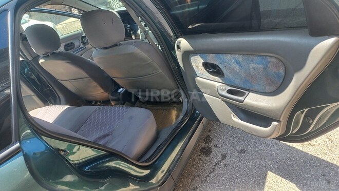 Renault Laguna-8