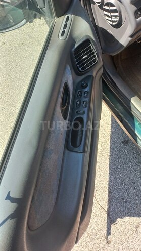 Renault Laguna-10