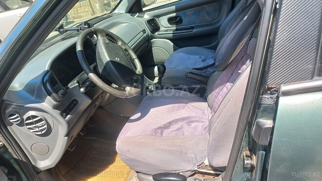 Renault Laguna-11