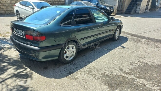 Renault Laguna-6