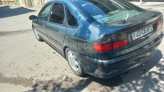 Renault Laguna-4