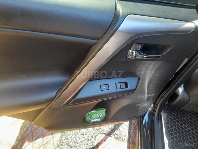 Toyota RAV4-4