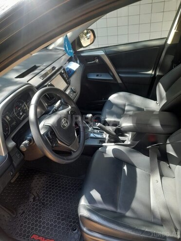 Toyota RAV4-8