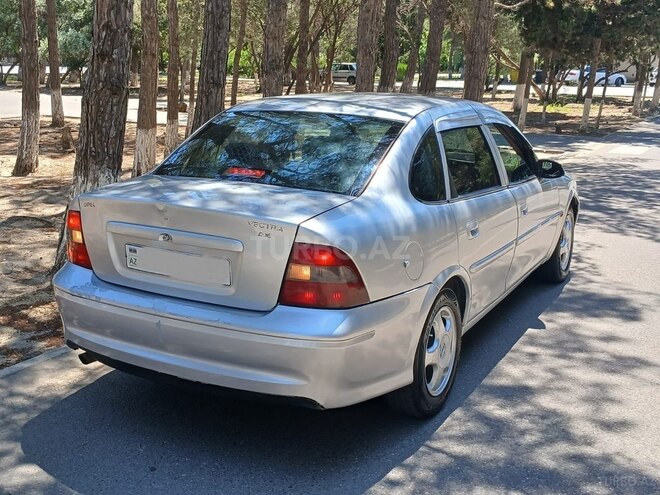 Opel Vectra-13