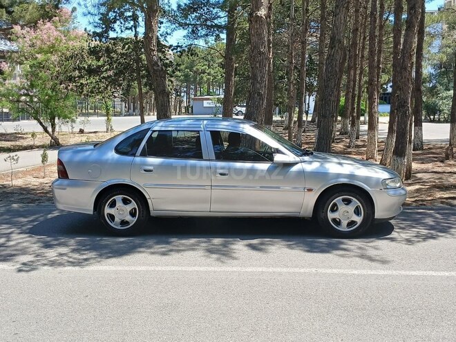 Opel Vectra-12