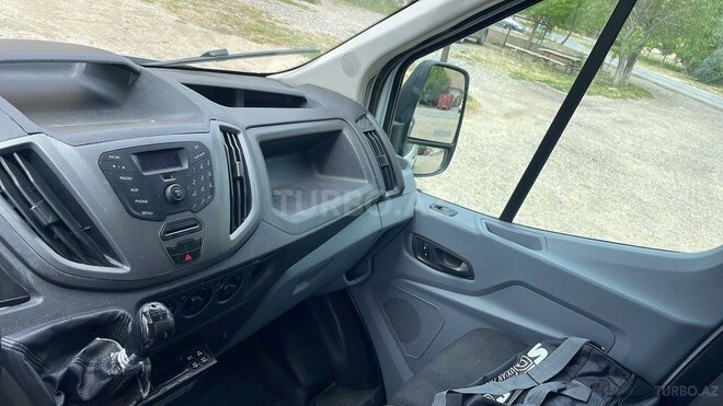 Ford Transit-5