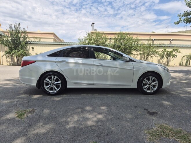 Hyundai Sonata-4