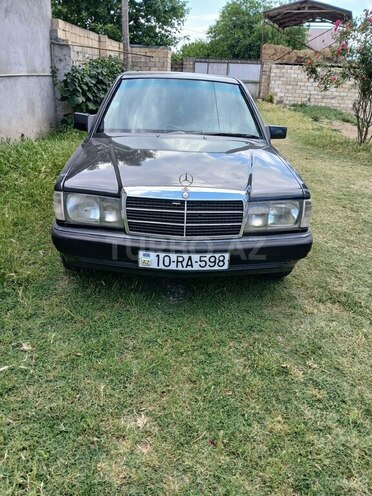 Mercedes 190-1